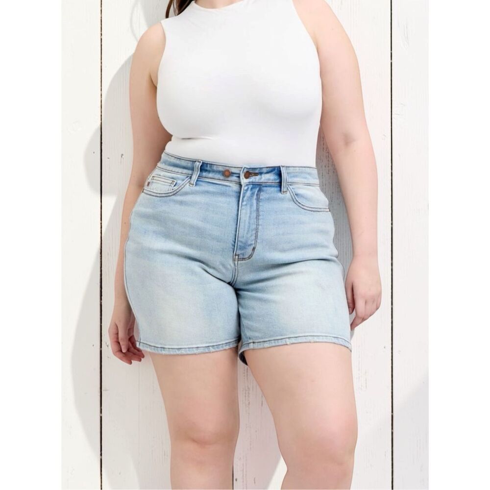 Judy Blue 2 Button High Rise Denim Shorts Light Wash Stretch Jean Shorts NWT